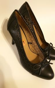 Whitemountain Black Leather Heels Sz 11M